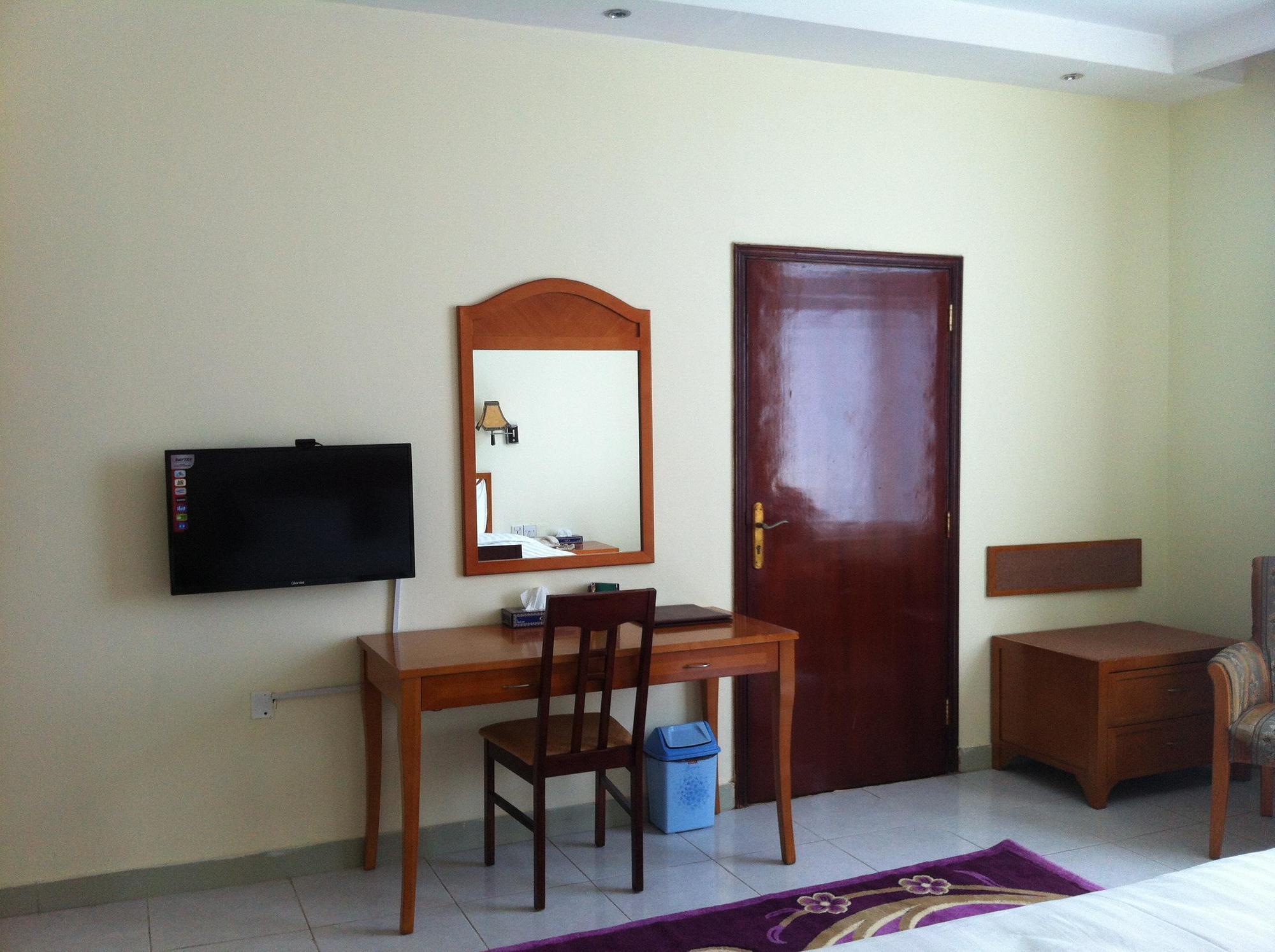 Oyo 366 Waves Hotel Ajman Bagian luar foto