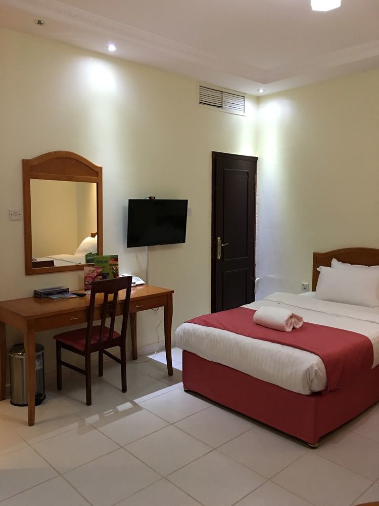 Oyo 366 Waves Hotel Ajman Bagian luar foto