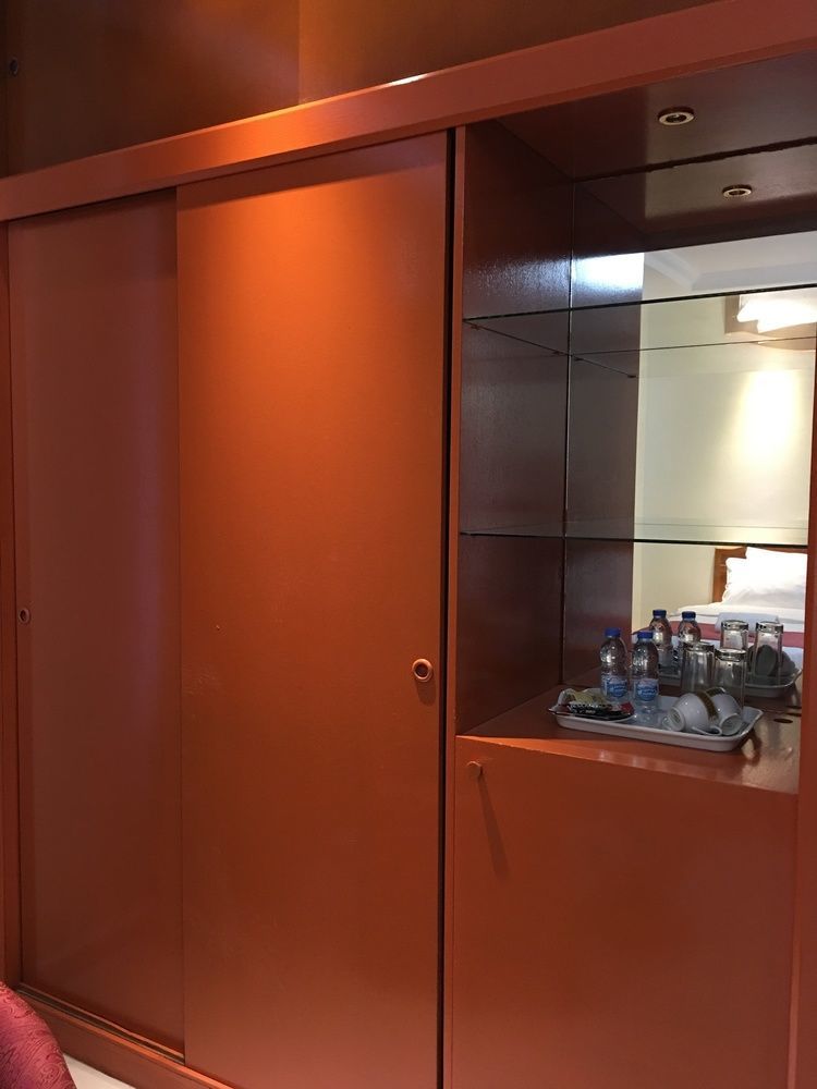 Oyo 366 Waves Hotel Ajman Bagian luar foto