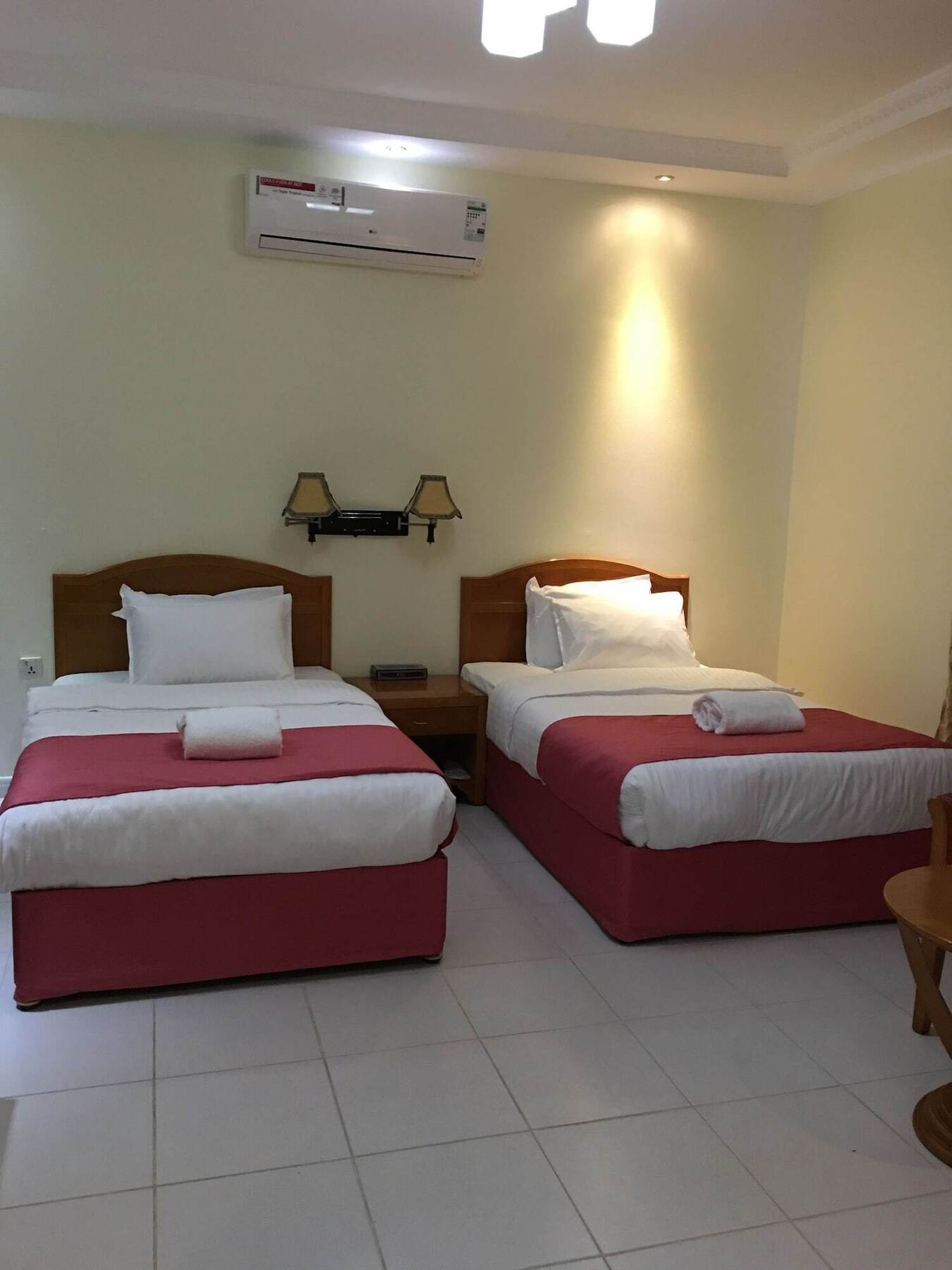Oyo 366 Waves Hotel Ajman Bagian luar foto