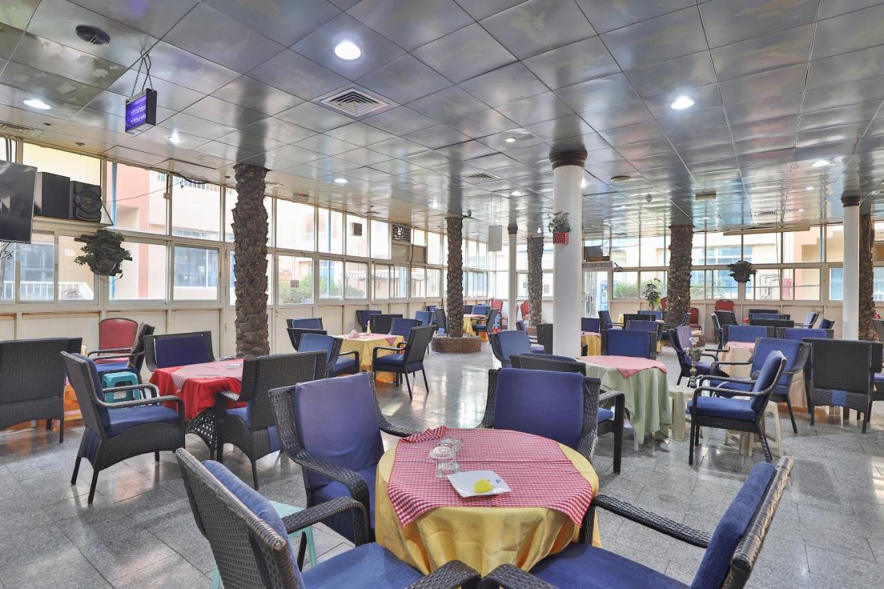 Oyo 366 Waves Hotel Ajman Bagian luar foto