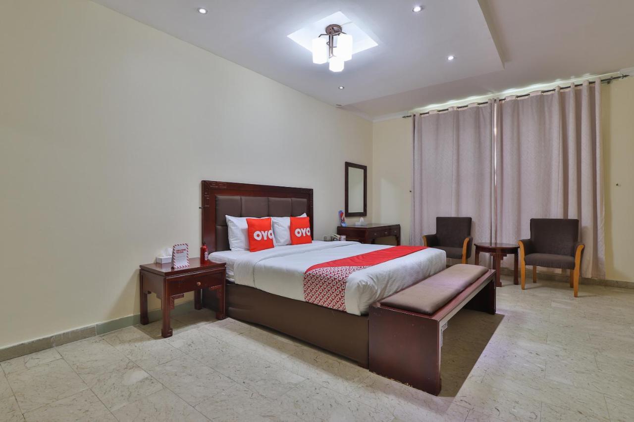 Oyo 366 Waves Hotel Ajman Bagian luar foto