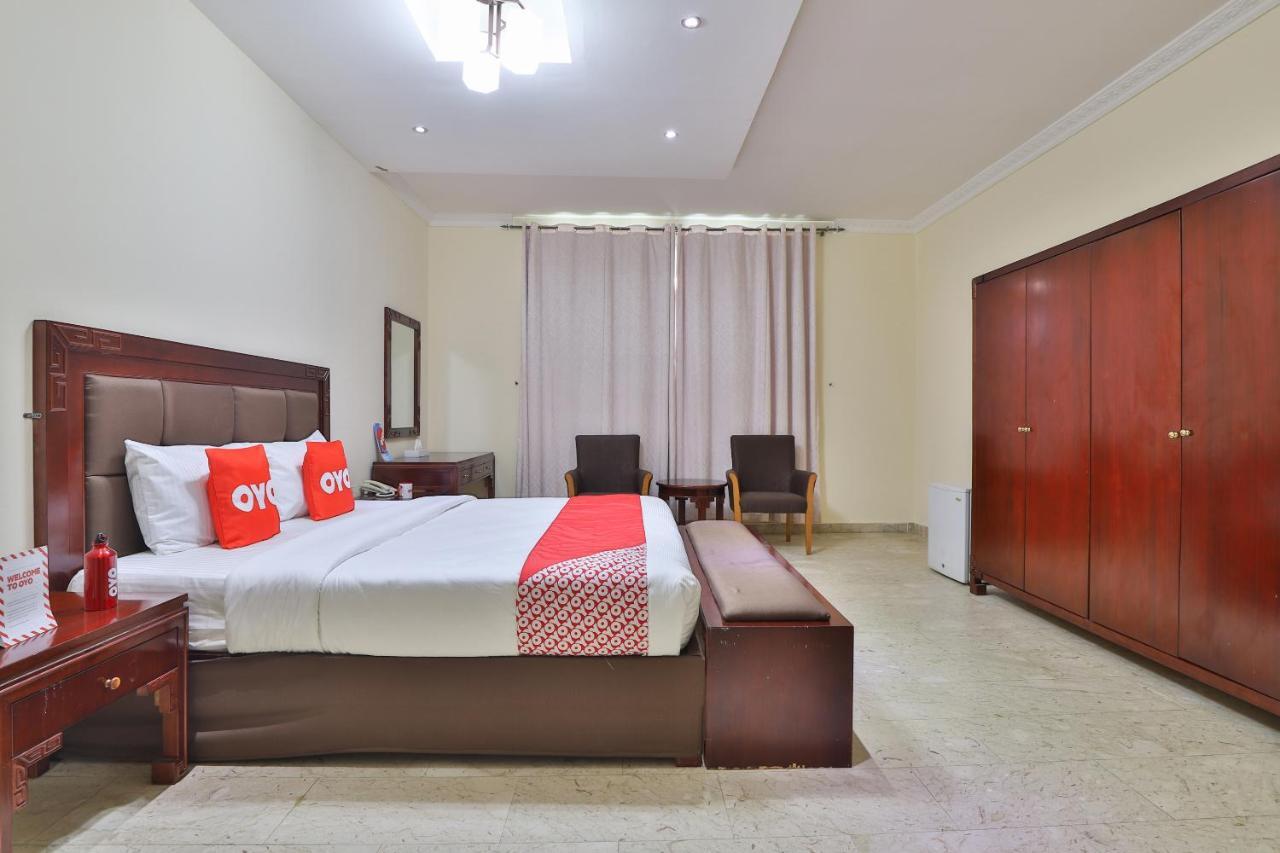Oyo 366 Waves Hotel Ajman Bagian luar foto