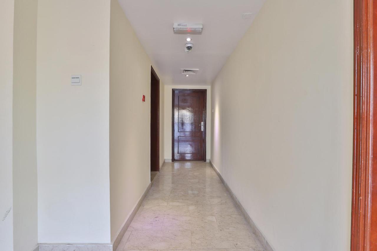 Oyo 366 Waves Hotel Ajman Bagian luar foto