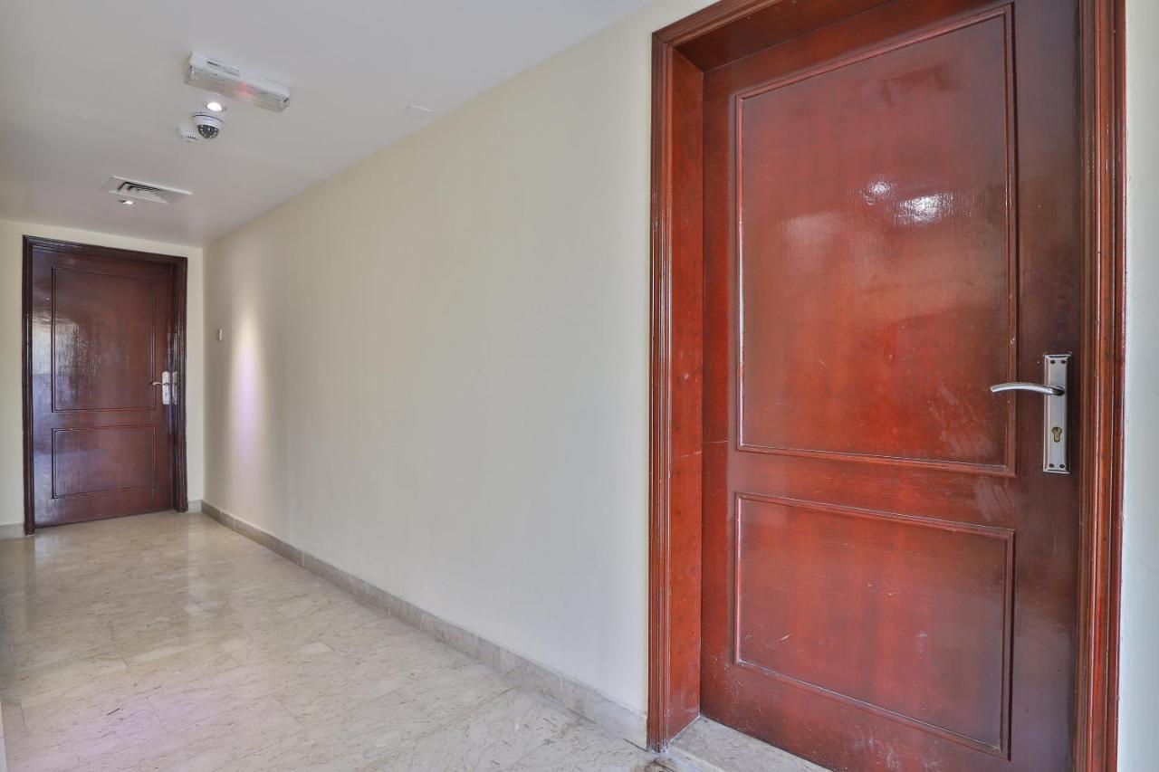Oyo 366 Waves Hotel Ajman Bagian luar foto