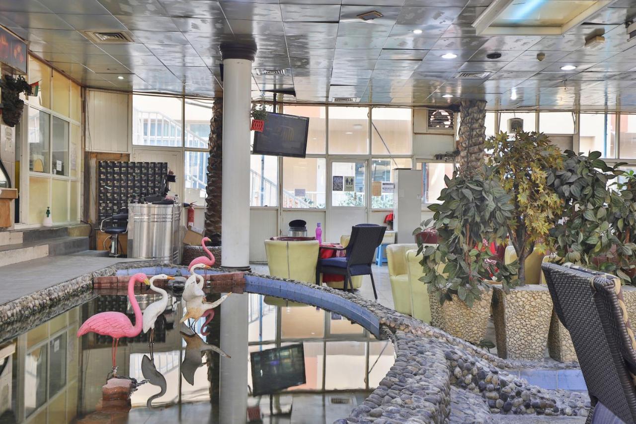 Oyo 366 Waves Hotel Ajman Bagian luar foto