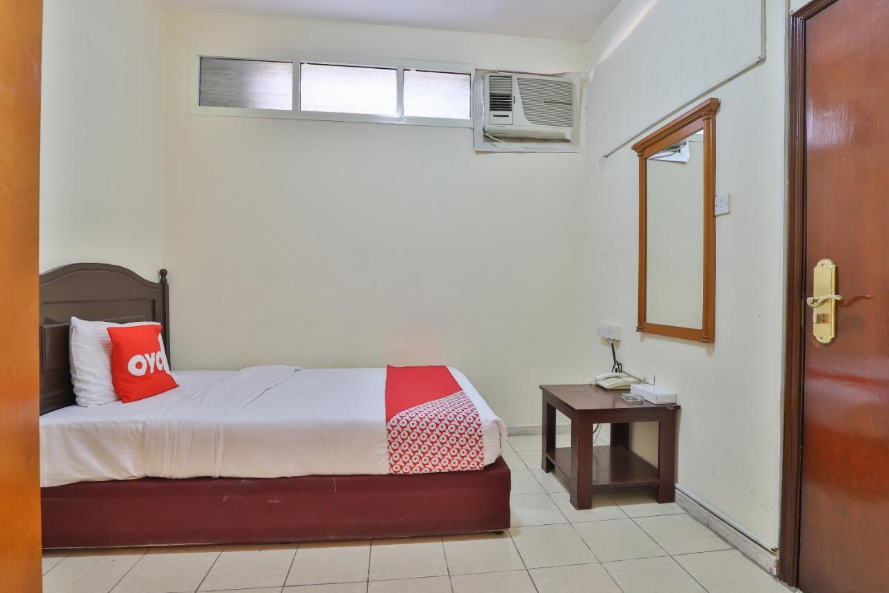 Oyo 366 Waves Hotel Ajman Bagian luar foto