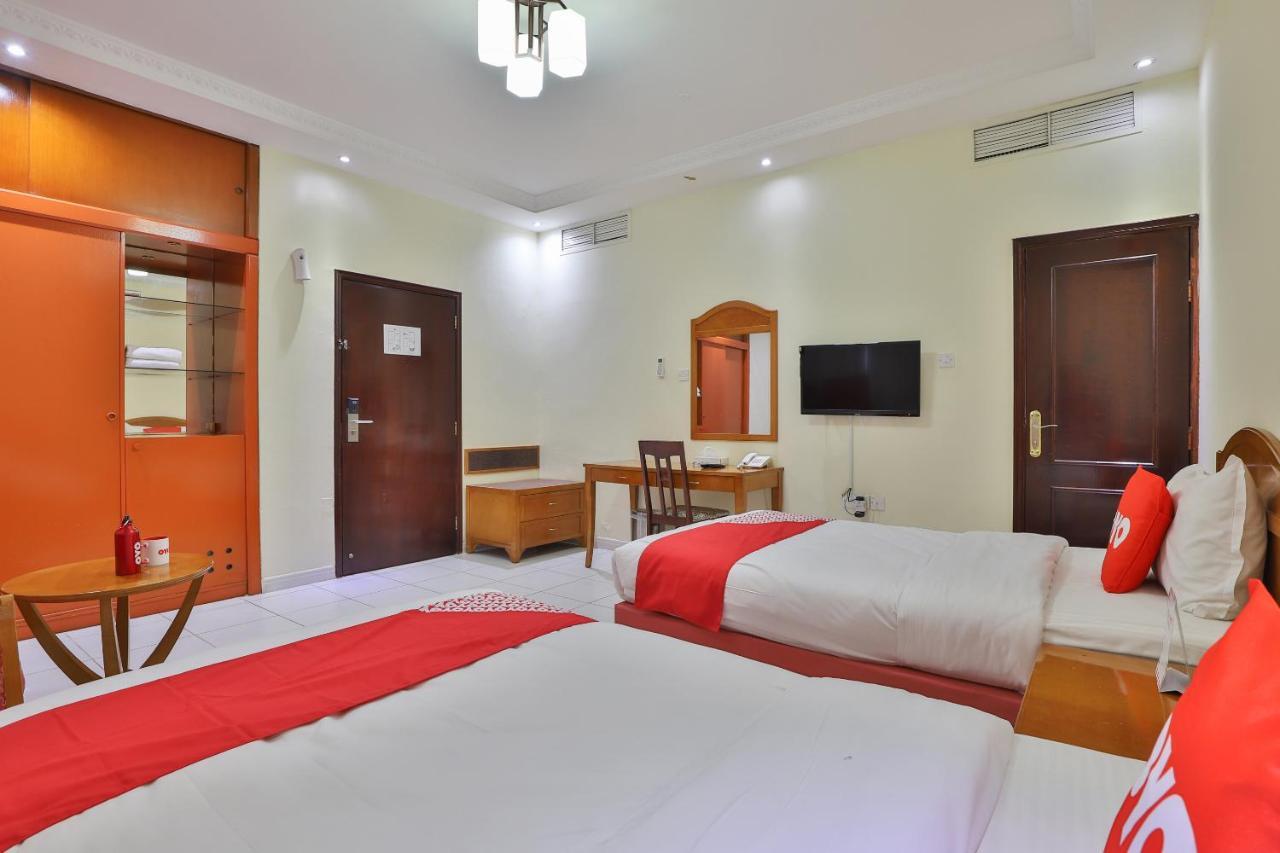 Oyo 366 Waves Hotel Ajman Bagian luar foto