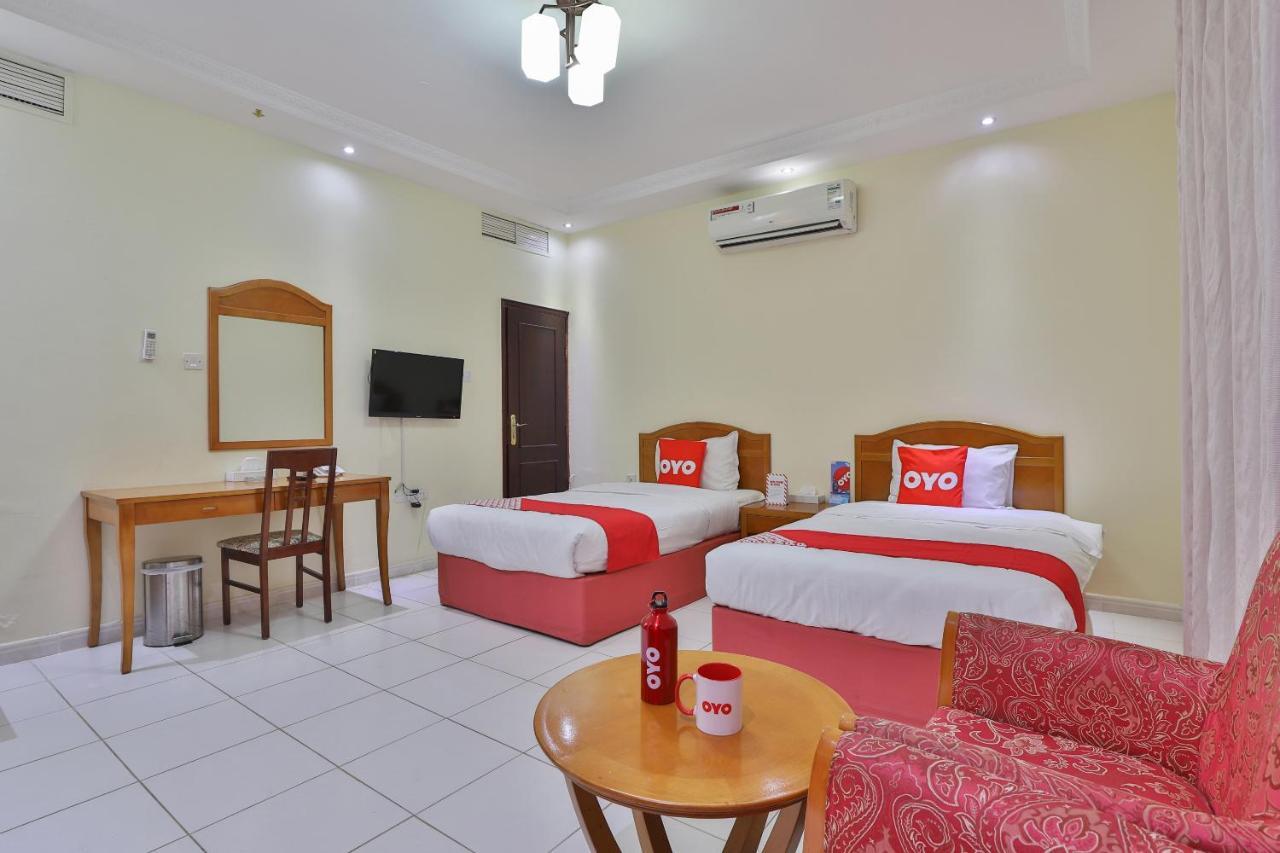 Oyo 366 Waves Hotel Ajman Bagian luar foto