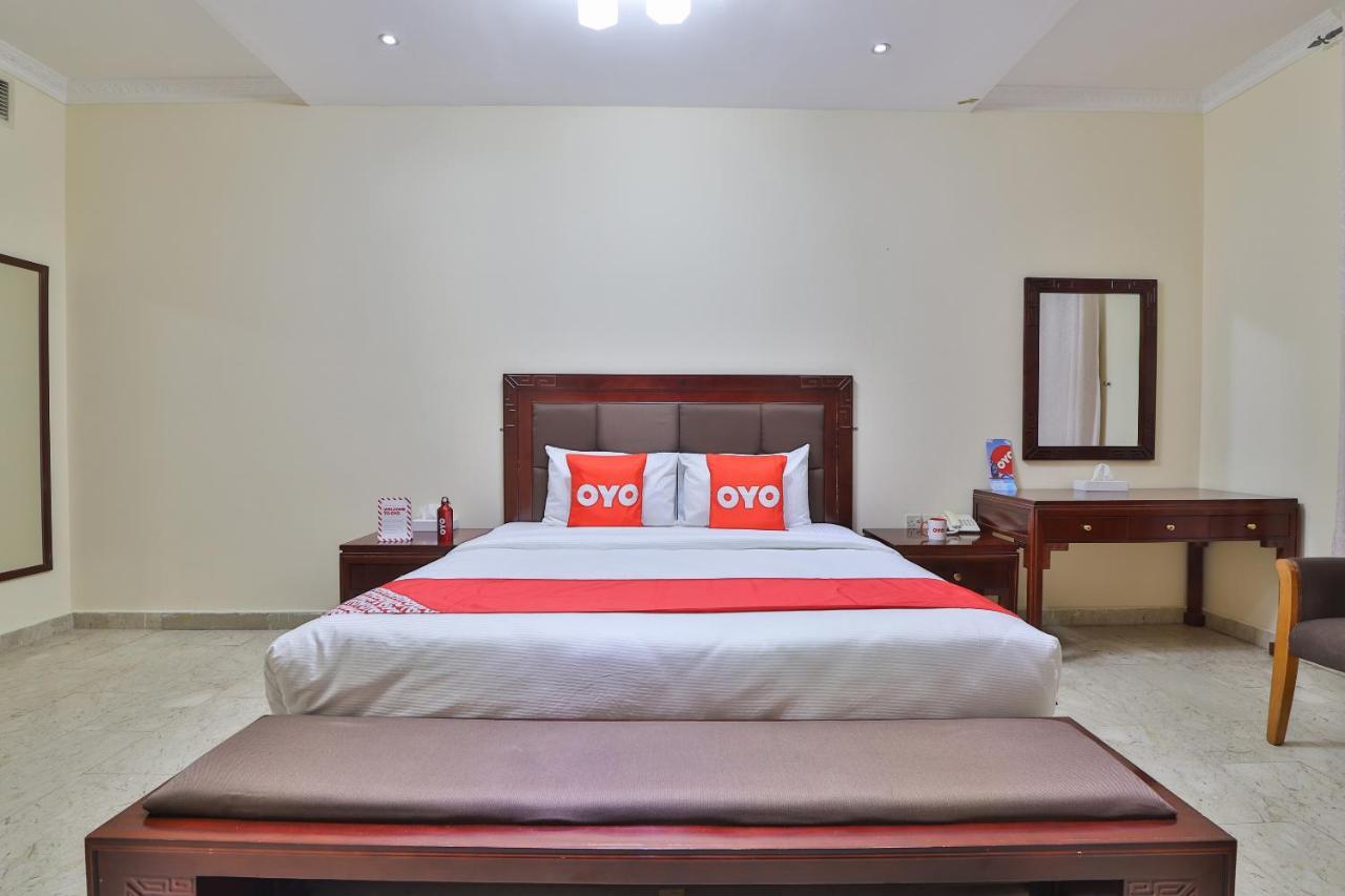 Oyo 366 Waves Hotel Ajman Bagian luar foto