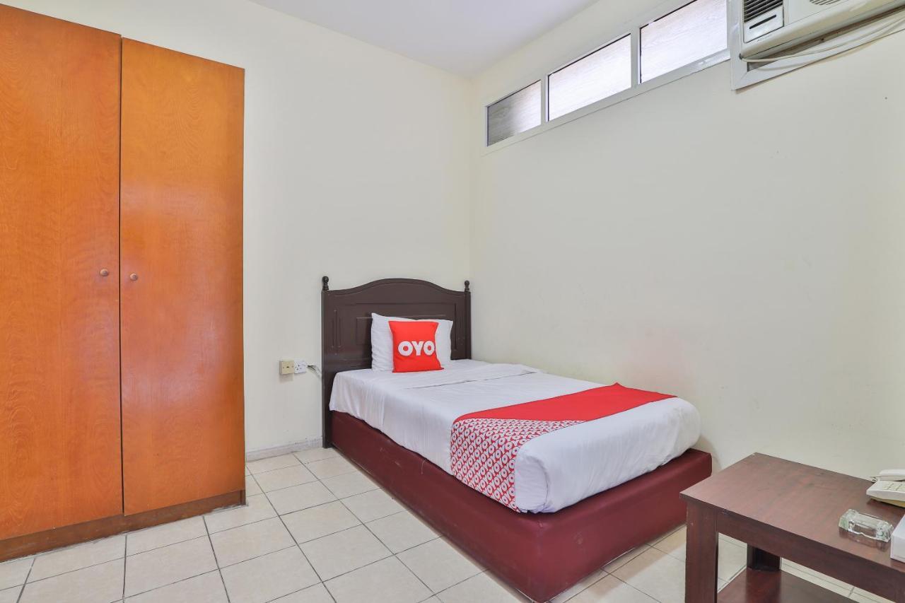Oyo 366 Waves Hotel Ajman Bagian luar foto