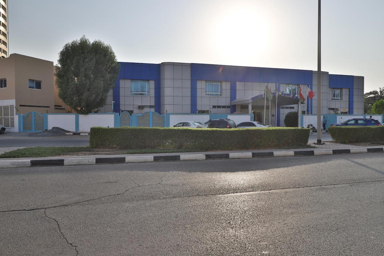 Oyo 366 Waves Hotel Ajman Bagian luar foto