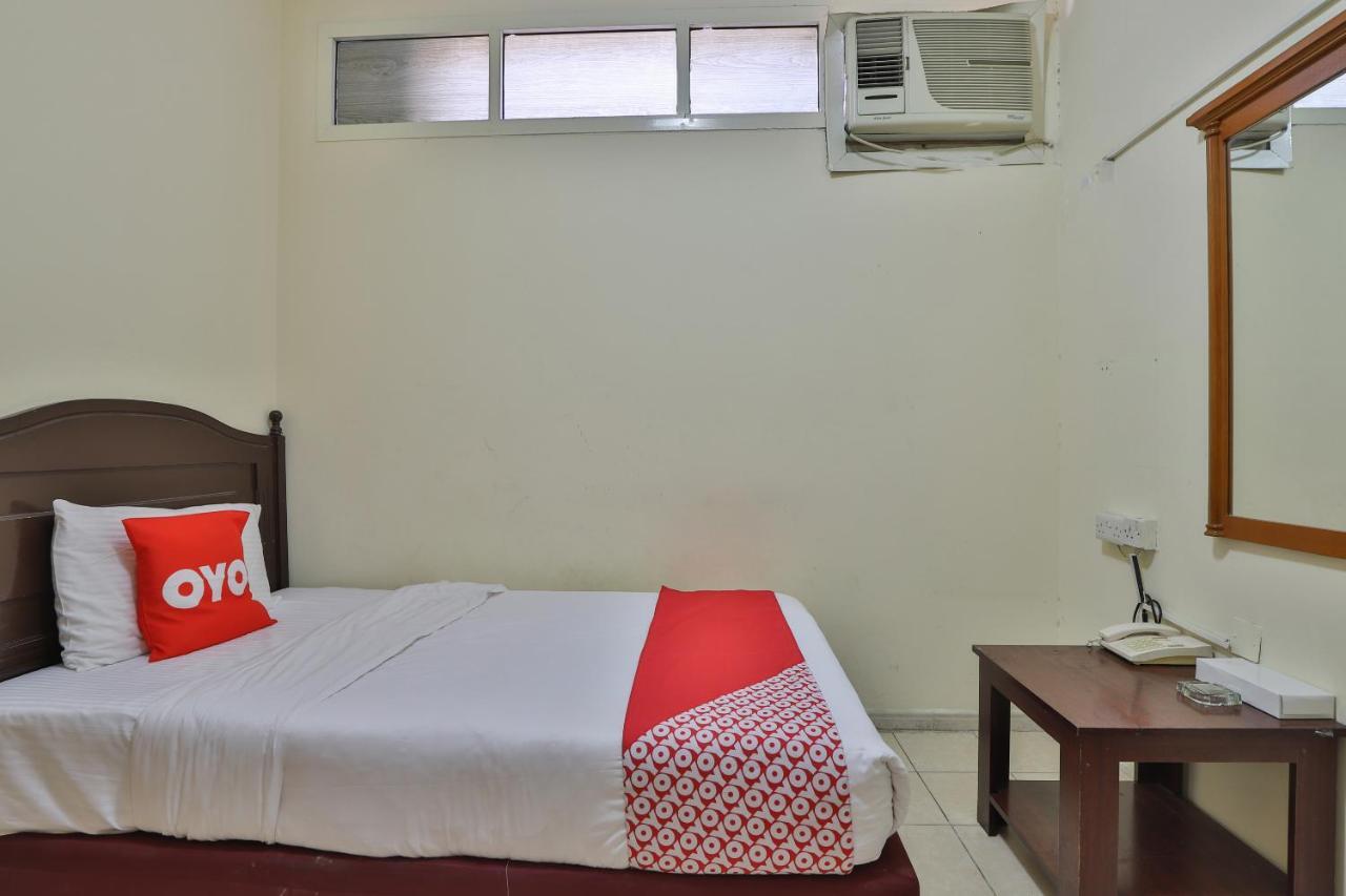 Oyo 366 Waves Hotel Ajman Bagian luar foto