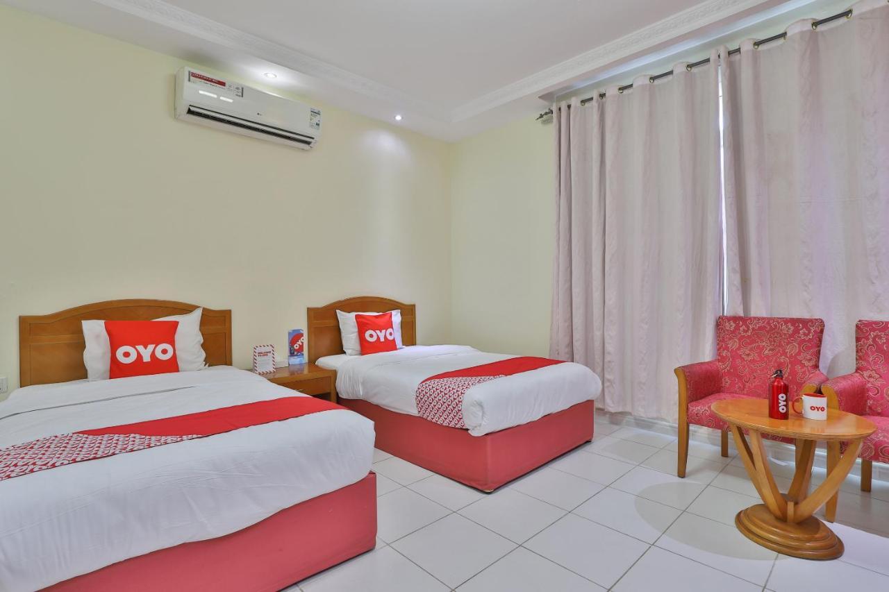 Oyo 366 Waves Hotel Ajman Bagian luar foto