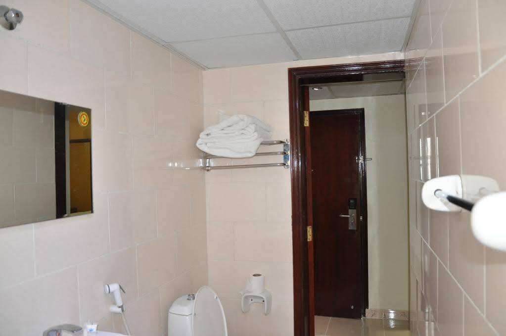 Oyo 366 Waves Hotel Ajman Bagian luar foto