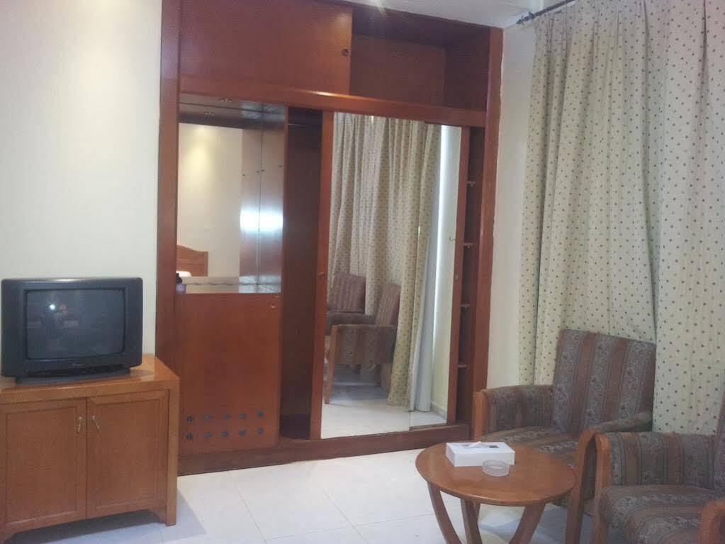 Oyo 366 Waves Hotel Ajman Bagian luar foto