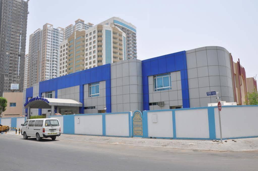 Oyo 366 Waves Hotel Ajman Bagian luar foto