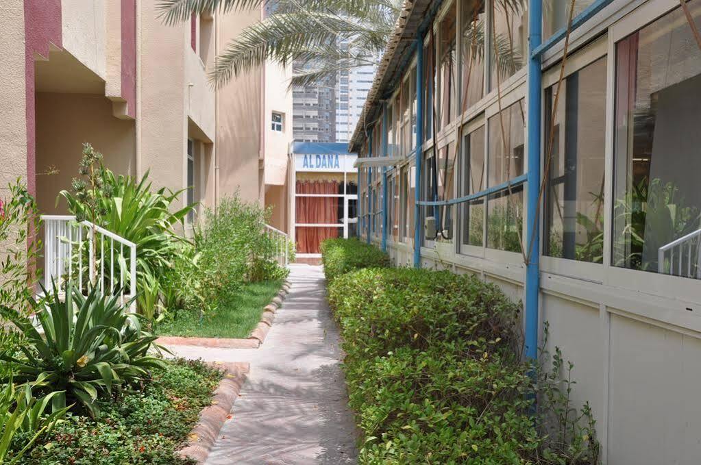 Oyo 366 Waves Hotel Ajman Bagian luar foto